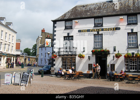 Der Punch House Pub, Agincourt Square, Monmouth, Monmouthshire, Wales, Vereinigtes Königreich Stockfoto