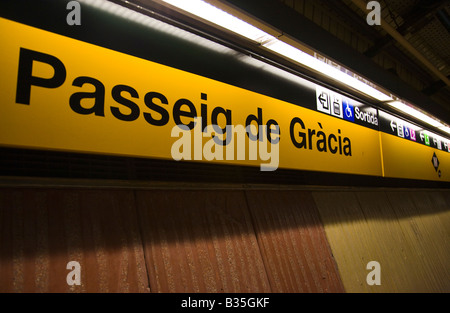 Spanien Barcelona Zeichen für Passeig de Gràcia Straße zu stoppen, im Metro u-Bahn-system Stockfoto