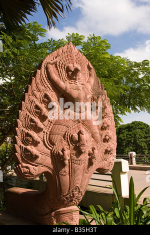 Kambodschanische Naga Schlange Schlangengott gemeißelt in Stein Siam Reap Kambodscha Stockfoto