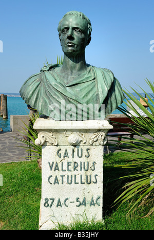 Statue des Catull in der Stadt von Sirmione auf dem Ufer von See Garda Norditalien Stockfoto