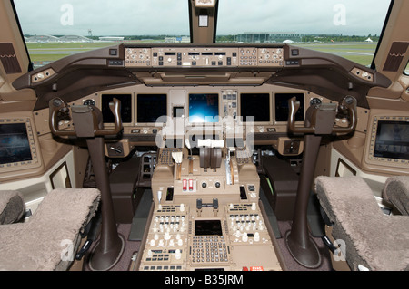 Cockpit Air India Boeing 777-300ER Farnborough Air Show 2008 Stockfoto