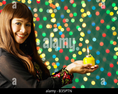 Eine malaiische Frau mit traditionellen pelita Stockfoto