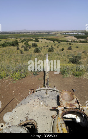 Reste von einem syrischen Panzer zerstört während der israelisch-arabischen Kriege; Foto auf den Golan-Höhen. Stockfoto