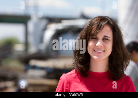 Eine 20 jährige Frau lächelnd Herr Ja Stockfoto