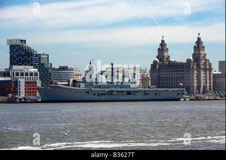 HMS Ark Royal Liver Buildings Liverpool UK Stockfoto