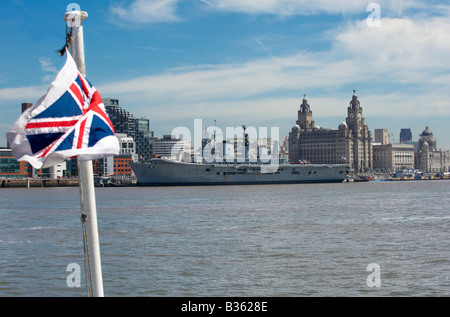 HMS Ark Royal Liver Buildings Liverpool UK Stockfoto