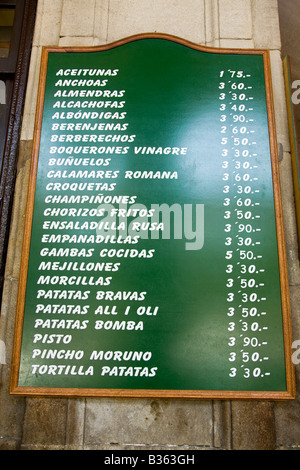 Spanien Barcelona gebucht Menü mit Preisen in Euro für Tapas-Restaurant im Placa Reial neoklassischen quadratische plaza Stockfoto