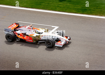 Adrian Sutil für Force India geht nach dem Start beenden gerade während des 2008 Bahrain F1 Formel 1 Grand Prix Stockfoto