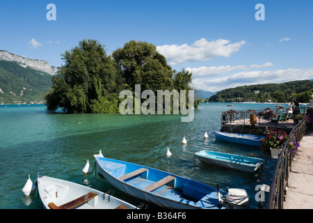 Boote am Lac d ' Annecy, Annecy, Französische Alpen, Frankreich Stockfoto