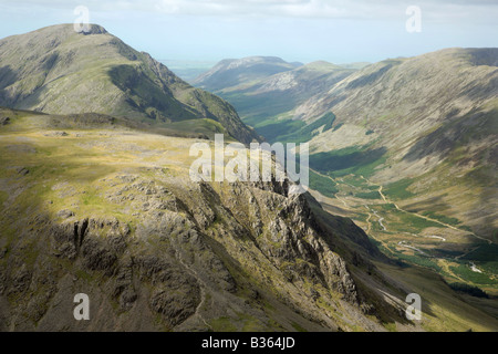 Blick vom Gipfel des großen Giebel, Lake District, England, in Richtung Kirk fiel, Säule, das Ennerdale Tal und hohen Stil. Stockfoto