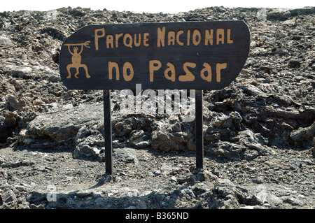Cesar Manrique Schild am Eingang zum Nationalpark Timanfaya, Lanzarote. Stockfoto