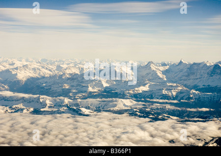 Die Schweizer Alpen gesehen von einem kommerziellen Jet airliner Stockfoto