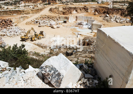 Panorama von einem Marmor-Steinbruch bei Arbeiten in Estremoz, Alentejo, Portugal Stockfoto