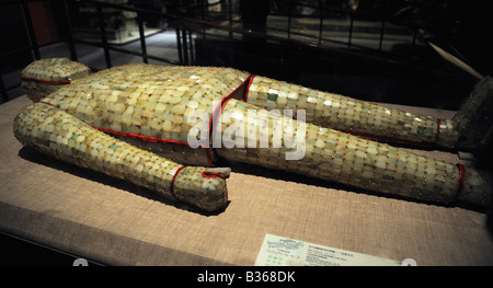 Jade-Grabanzug in der Han-Dynastie China (206 v. chr.–220), ausgestellt im Capital Museum in Peking, China. Stockfoto