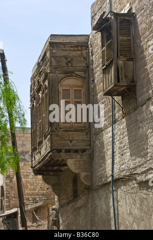 Kunstvolle Details auf einem Überhang von einem Haus in der Altstadt von Aleppo Syrien Stockfoto