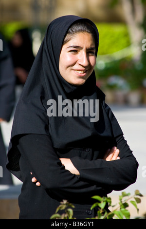 Iranischen Mädchens am Grab von Hafez in Shiraz, Iran Stockfoto