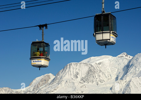 Seilbahn Bettex Arbois gegen das Massiv des Mt. Blanc Mont Saint Gervais Mont Blanc Haute Savoie Frankreich Stockfoto