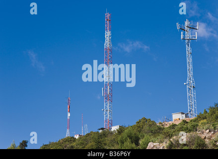 Mobiltelefon-Masten in der Landschaft in der Nähe von Ojen Provinz Malaga Spanien Stockfoto