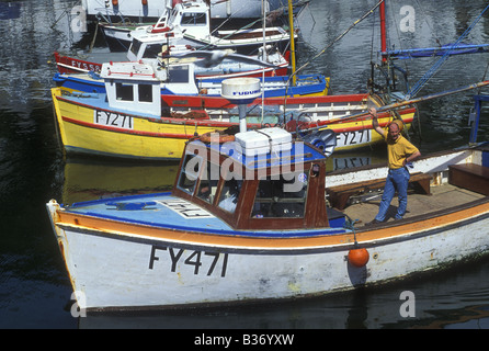 Angelboote/Fischerboote im Hafen von Polperro, Cornwall UK Stockfoto