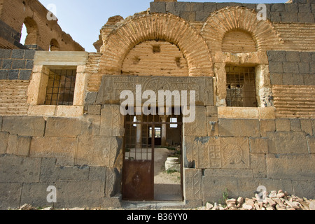 Griechische Inschrift auf die römischen Ruinen von Qasr Ibn Wardan in Syrien Stockfoto