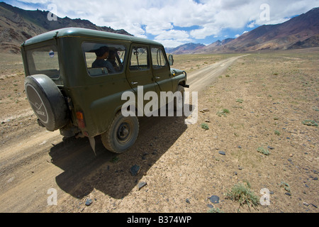 Russischer Jeep mieten im Pshart-Tal im östlichen Pamir in der Nähe von Murgab Tadschikistan Stockfoto