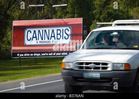 Regierung anti-Drogen-Kampagne Plakate entlang einer Autobahn in Victoria Australien Stockfoto