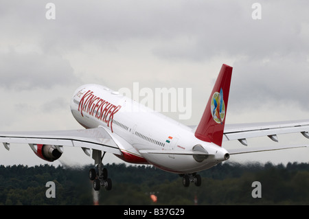 Airbus A330-300 Fly Kingfisher ausziehen Farnborough Air Show 2008 Stockfoto