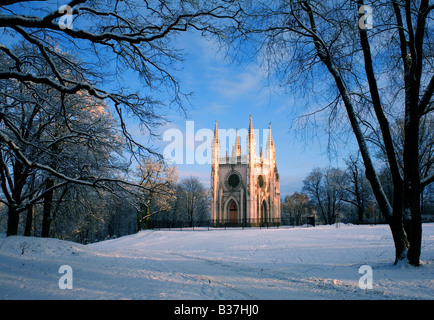 Die Gotische Kapelle. Die Kirche St. Alexander Nevsky in Alexandria Park, Petergof, Sankt Petersburg, Russland Stockfoto