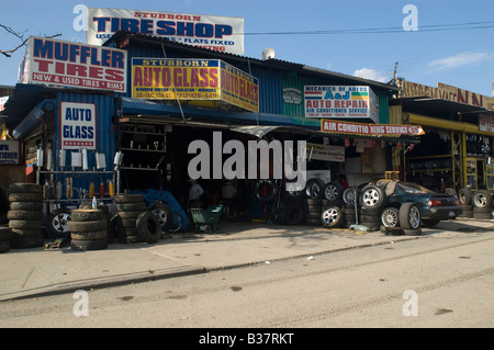 Kfz Reparatur verbundenen Unternehmen nehmen den Großteil der Industrie in Willets Point im New Yorker Stadtteil Queens Stockfoto