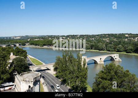 Pont Saint-Benezet (die berühmte Pont d ' Avignon) auf der Rhone aus dem Rocher des Doms Park, Avignon, Provence, Frankreich Stockfoto