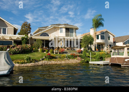 Exklusive Community Häuser, Häuser entlang See in Westlake Village, Los Angeles County, Kalifornien, Elite und abgelegene Stadt Stockfoto