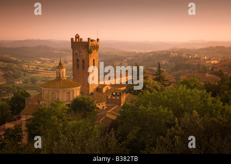 Blick über die toskanischen Hügel von San Miniato in der Toskana in Italien Stockfoto