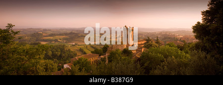 Blick über die toskanischen Hügel von San Miniato in der Toskana in Italien Stockfoto