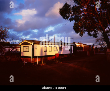 Trailer Park zu Hause bei Sonnenuntergang Stockfoto