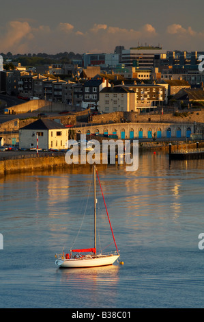 Plymouth Barbican fängt das erste Licht der Morgendämmerung im Sommer Devon UK Stockfoto