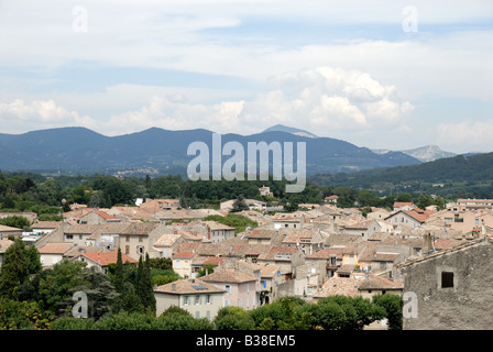 Luftaufnahme über Vaison-la-Romaine in Südfrankreich Stockfoto