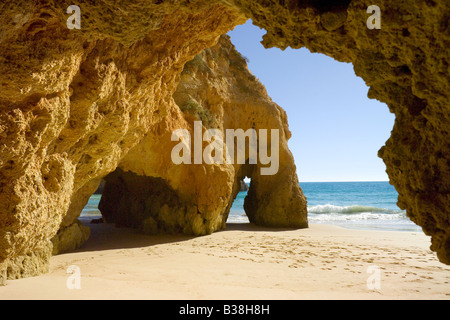 Portugal Algarve Alvor Praia Dos Tres Irmãos Stockfoto