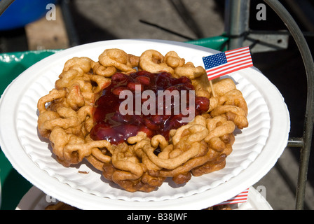 Eine frisch zubereitete Kuchen mit Gelee auf display Trichter an einem Street Festival in North Carolina. Stockfoto