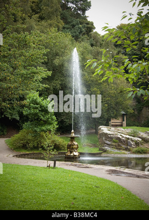 Einem Brunnen und einem See in Williamson Park, Lancaster, Lancashire, England, Vereinigtes Königreich. Stockfoto