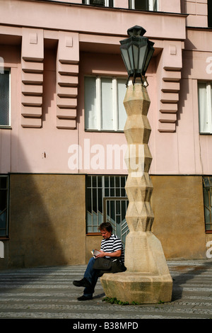 Aug 2008 - kubistische Straßenlaterne Nove Mesto Prag Tschechische Republik Stockfoto