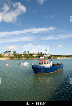 Boote vor Anker in Abersoch Bay, St.Tudwald Straße, Abersoch, Lleyn-Halbinsel, Pwllheli, Gwynnedd, Nordwales Stockfoto
