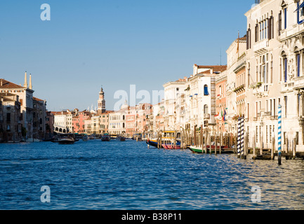 Blick auf den Canal grande vom Boot in Venedig Stockfoto