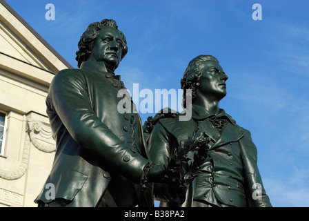 Statuen der deutsche Dichter Goethe und Schiller, Weimar Stockfoto