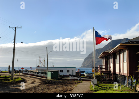 CHL Chile Juan Fernandez Archipels Robinson-Crusoe-Insel 05 2007 Hafenverwaltung mit chilenische Flagge in San Juan Bautista Stockfoto