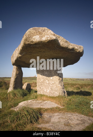 Lanyon Quoit, (Riesen Tabelle) ist eine berühmte Cornish Megalithic Grab in der Nähe von Madron und Morvah, West Penwith, Cornwall, England, UK Stockfoto