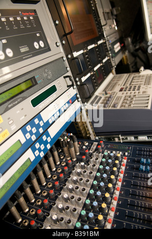 Steuerungs- und Übertragungssystem Ausrüstung in einem Rack mit Twta Kontrolle, Gericht, Stockfoto