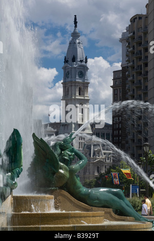 Rathaus von Swann Brunnen am Logan Circle Philadelphia Pennsylvania gesehen Stockfoto