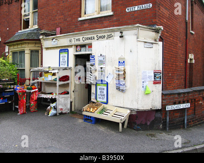 Corner Shop, Hinterstraßen, Ronnie Barker, 24-Stunden-Geschäft, Lebensmittelgeschäft, Durchgehend geöffnet, alte Schule, traditionell, Grundausstattung, Obst, Kartoffeln, Klatsch Stockfoto