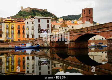 Brücke über den Fluss Temo-Bosa-Sardinien-Sardinien-Italien Stockfoto