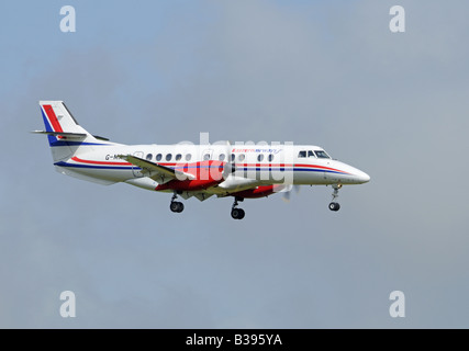 Ein Eastern Airways BAe Jetstream 4102 im Endanflug zu Aberdeen Dyce Flugplatz Grampian Region North East Scotland Stockfoto